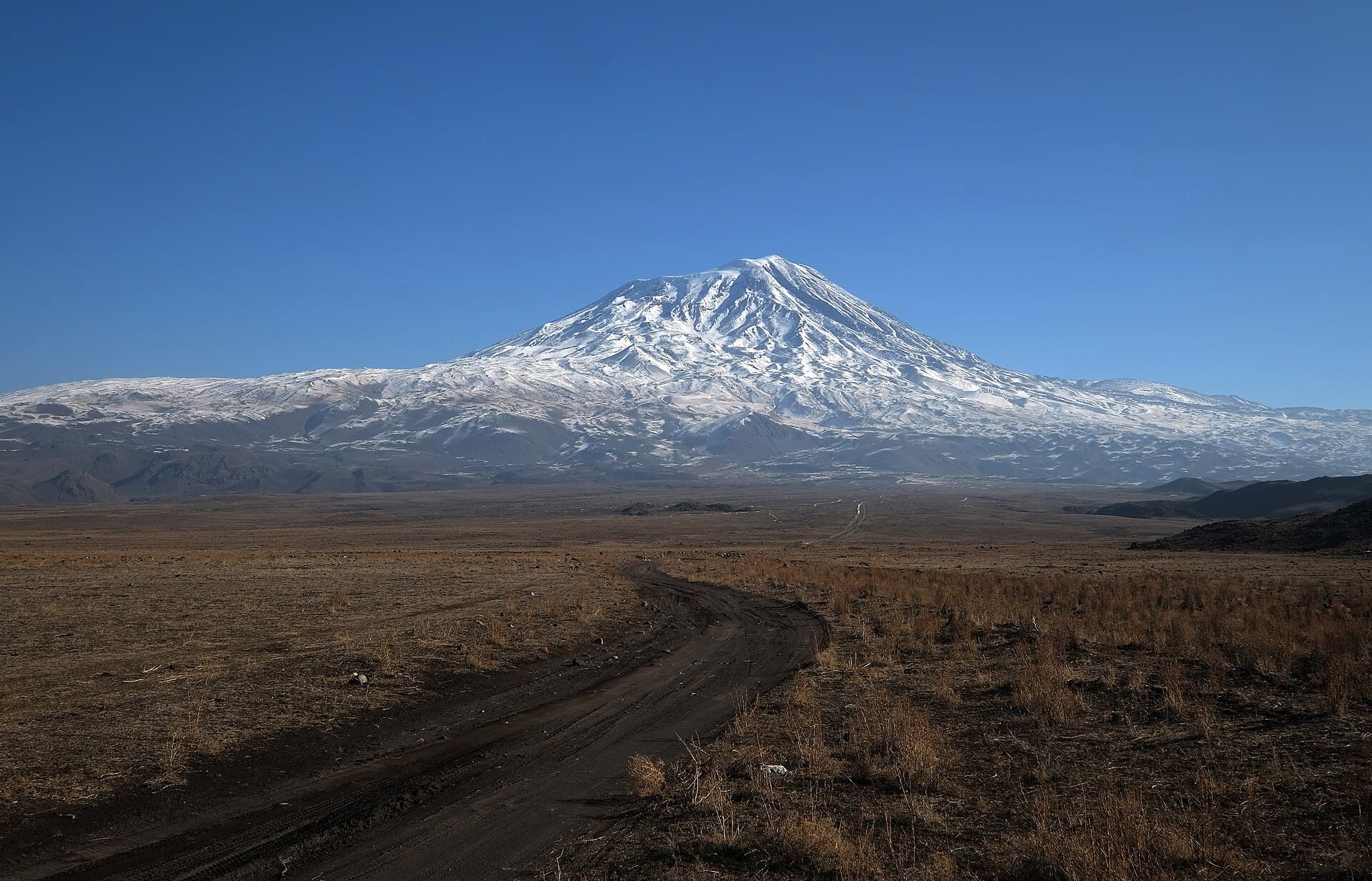 Mount Ararat: the mountain on Armenia's coat of arms — 2